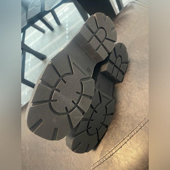 Barbara Bui leather square toes chunky soles pull on Chelsea boots 37.5 - Picture 4 of 8